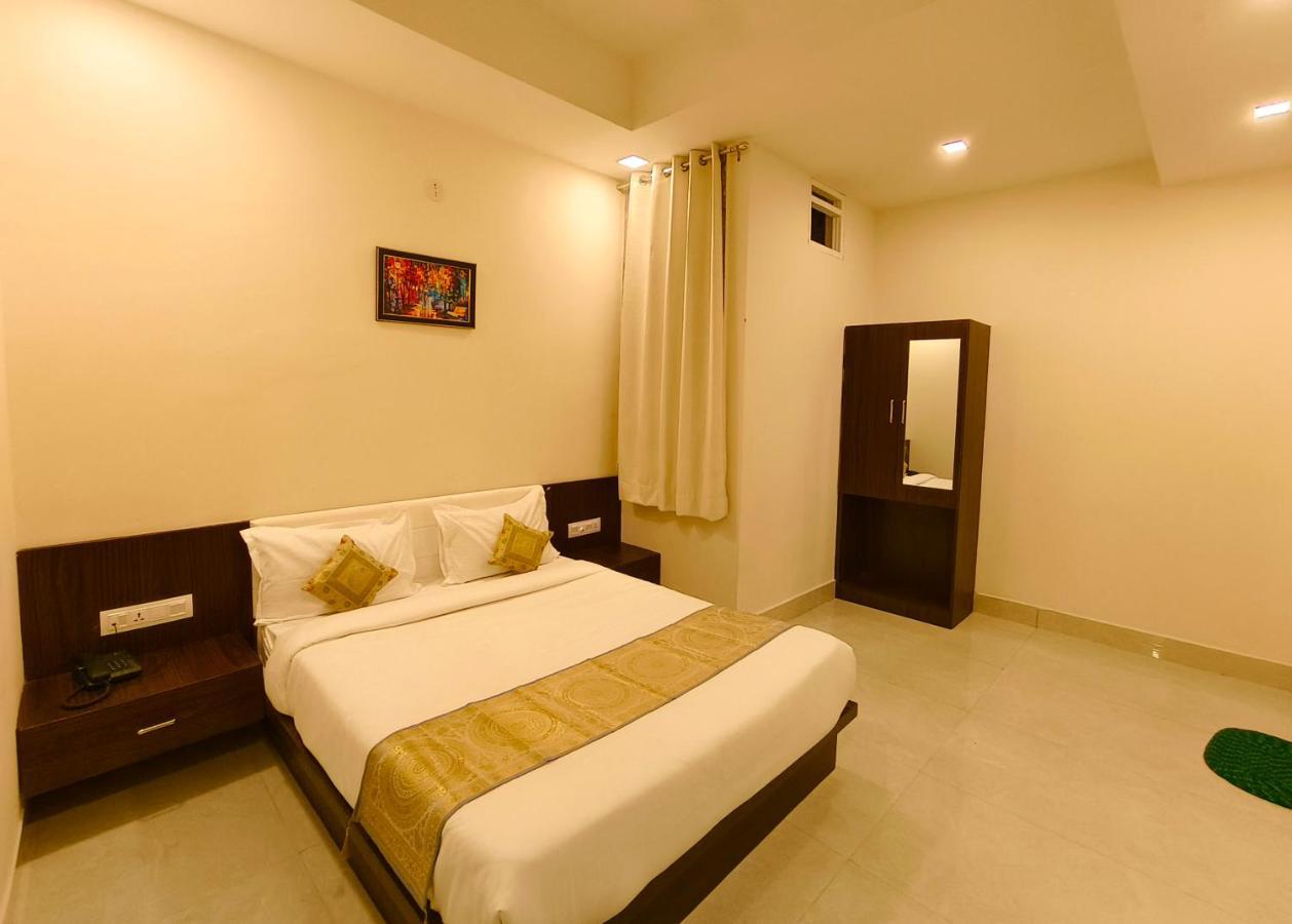 Hotel Veer Palace Near Udaipole อุเดเปอร์ ภายนอก รูปภาพ