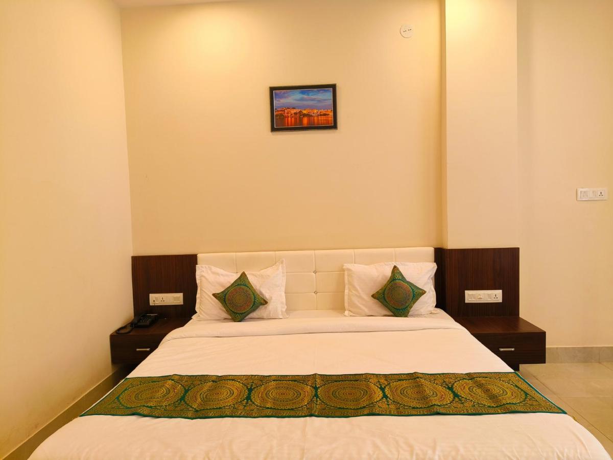 Hotel Veer Palace Near Udaipole อุเดเปอร์ ภายนอก รูปภาพ