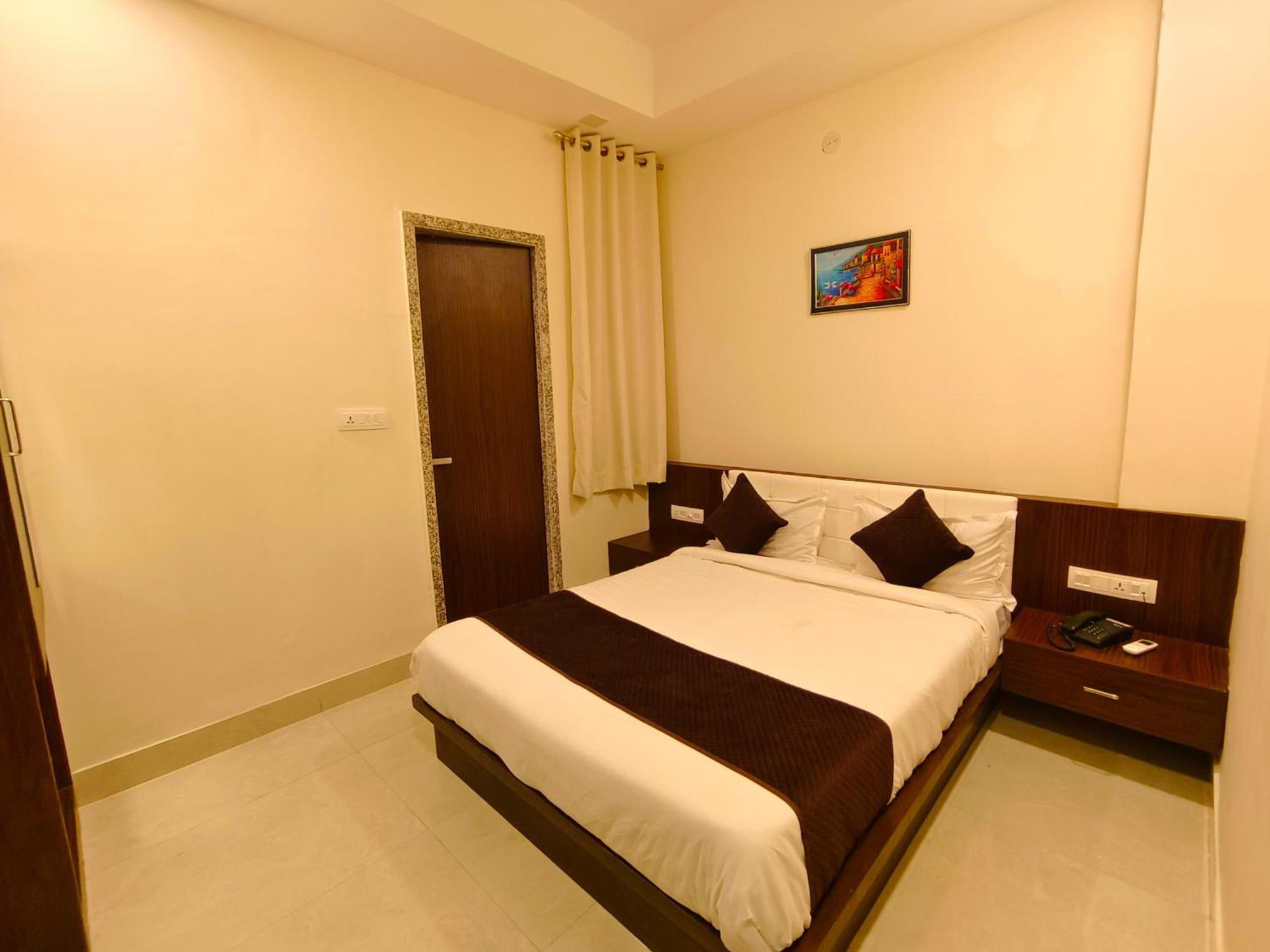 Hotel Veer Palace Near Udaipole อุเดเปอร์ ภายนอก รูปภาพ
