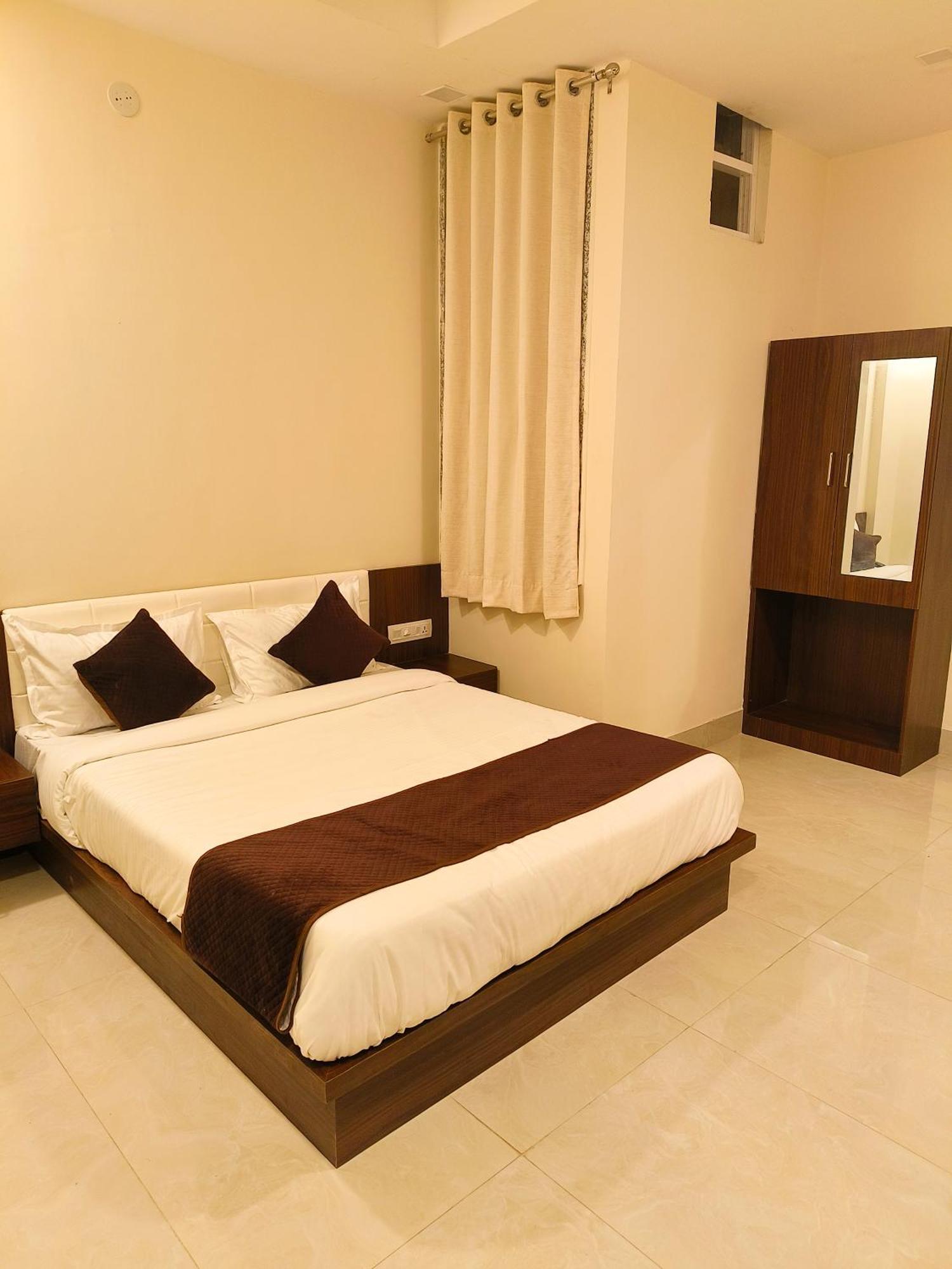 Hotel Veer Palace Near Udaipole อุเดเปอร์ ภายนอก รูปภาพ