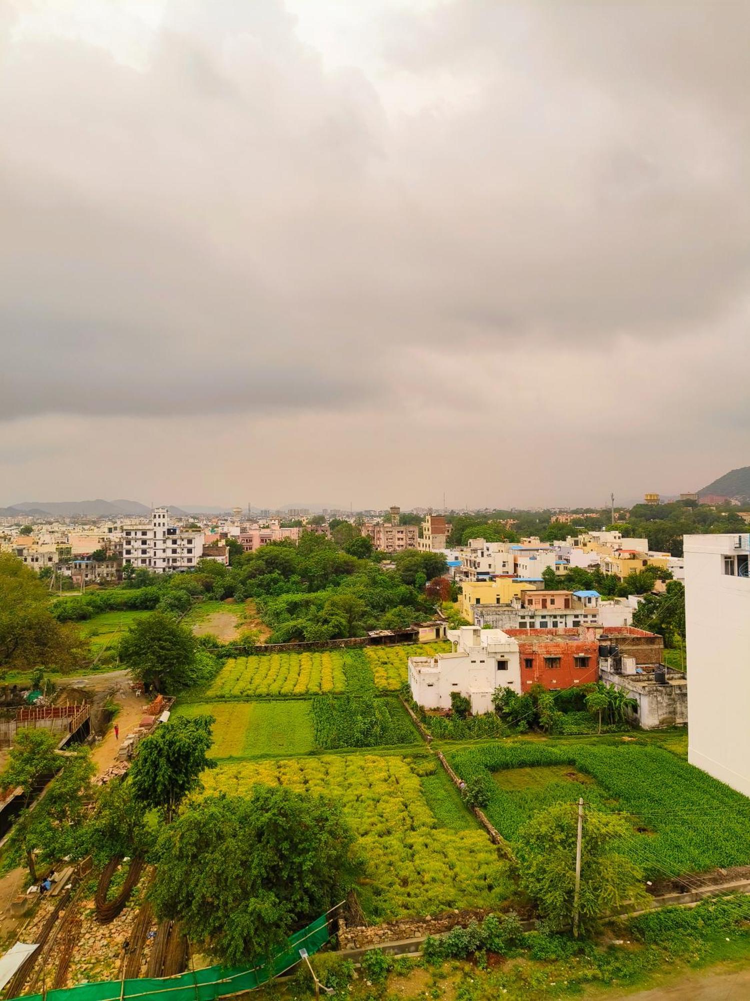 Hotel Veer Palace Near Udaipole อุเดเปอร์ ภายนอก รูปภาพ