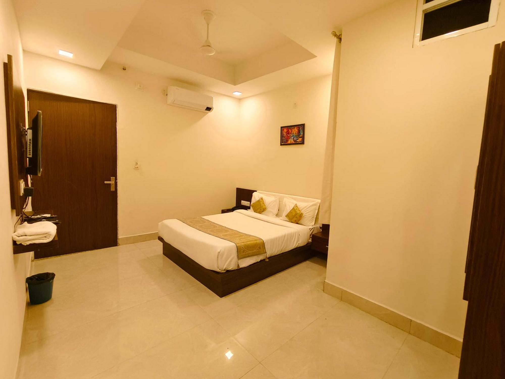 Hotel Veer Palace Near Udaipole อุเดเปอร์ ภายนอก รูปภาพ